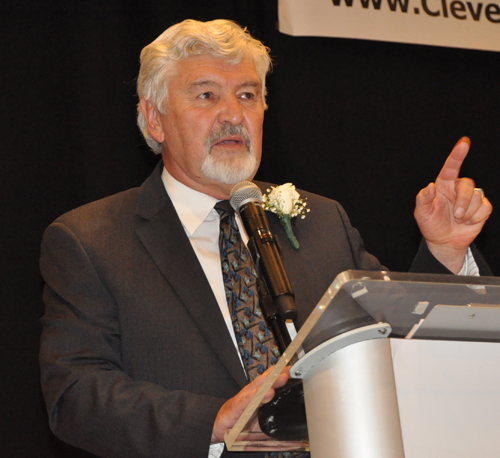 Paul Burik gives his induction speech 
at the Cleveland International Hall of Fame