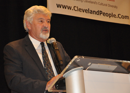 Paul Burik gives his induction speech 
at the Cleveland International Hall of Fame