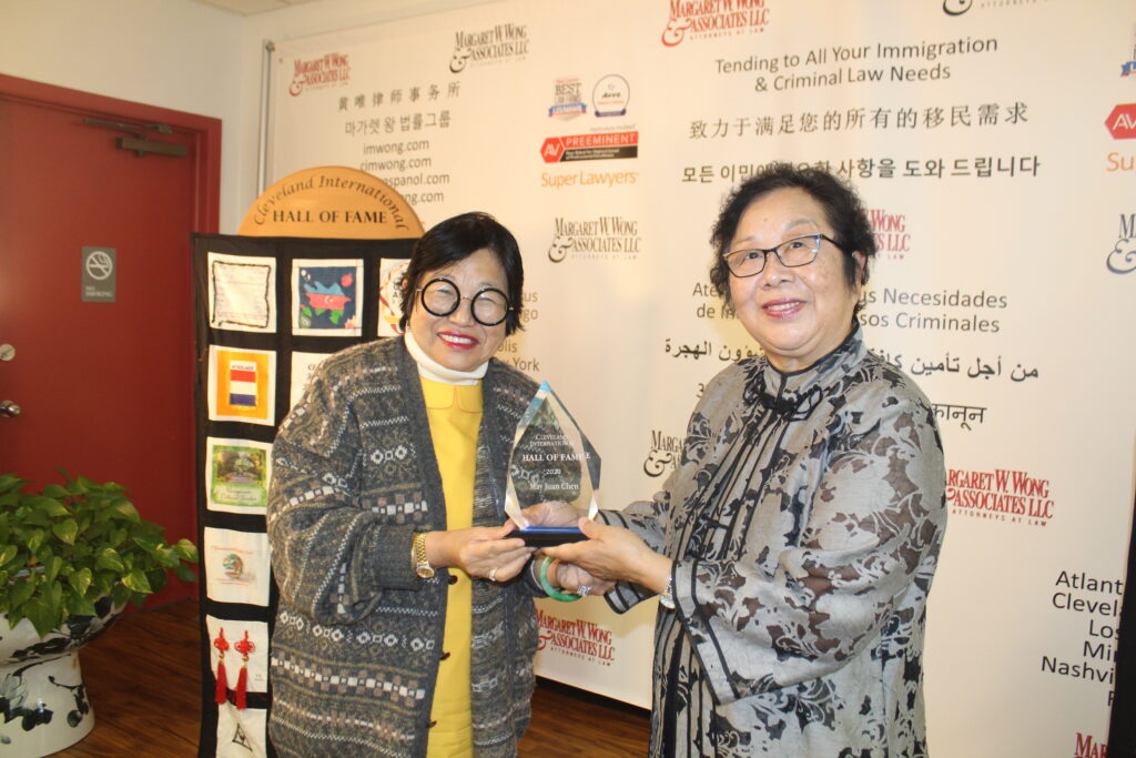 Margaret Wong hands May Chen her award