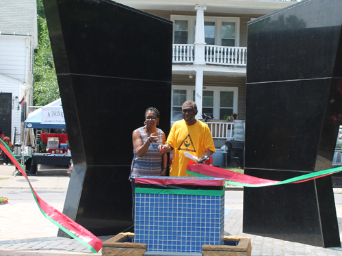 Sabra Pierce Scott and Dr. Jordan cut the ribbon at Phase 1 of the African-American Cultural Garden